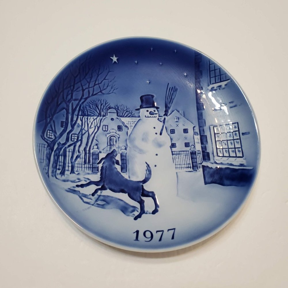 Svend Jensen Denmark 1977 Christmas Plate, Blue and White, Snowman with Dog
